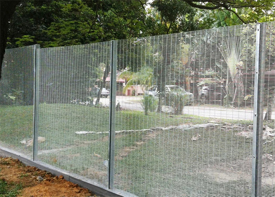 Galvanised Panels Wire 358 Security Fence Prison Mesh 2.43m High