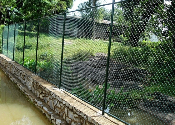 Low Carbon Iron 1.8 M Chain Link Fence , 15m Length/Roll Sports Fence Panels